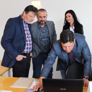 Bild: Christian und Rebecca Ruppacher empfangen hohen Besuch im Büro von Ruch Consulting